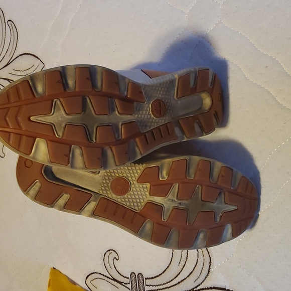 Shoes - Picture 5 of 6